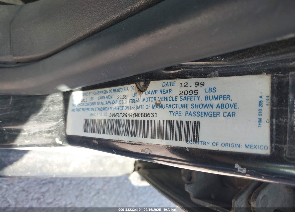 2000 VOLKSWAGEN JETTA GL TDI VIN: 3VWRF29M4YM088631
