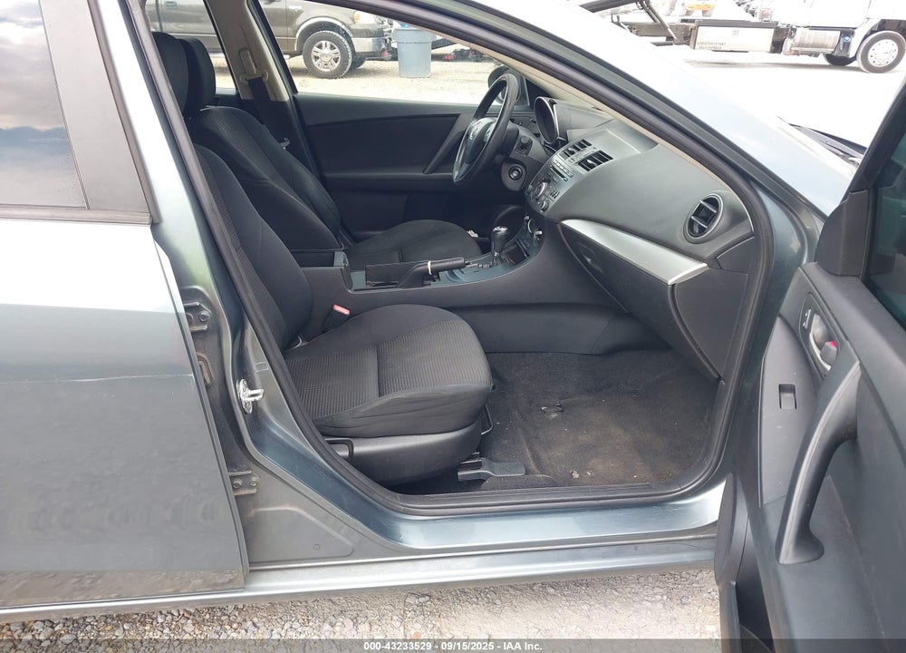 2013 MAZDA 3 I SPORT VIN: JM1BL1UPXD1730947
