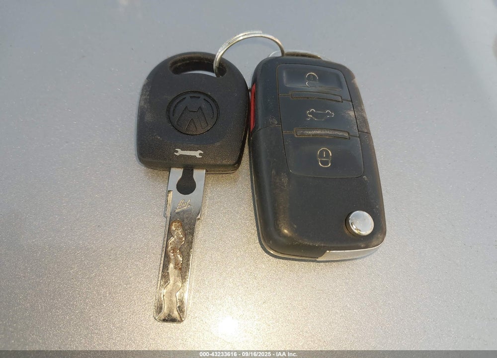 2010 VOLKSWAGEN JETTA VIN: 3VWRJ7AJ9AM031070