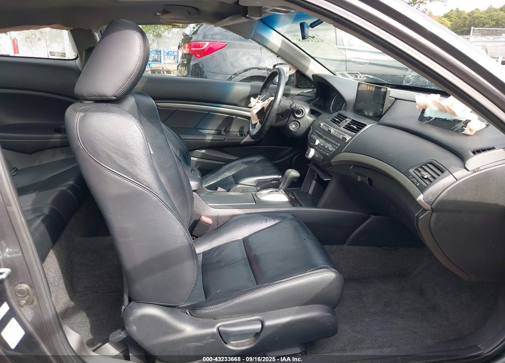2011 HONDA ACCORD VIN: 1HGCS1B86BA005590