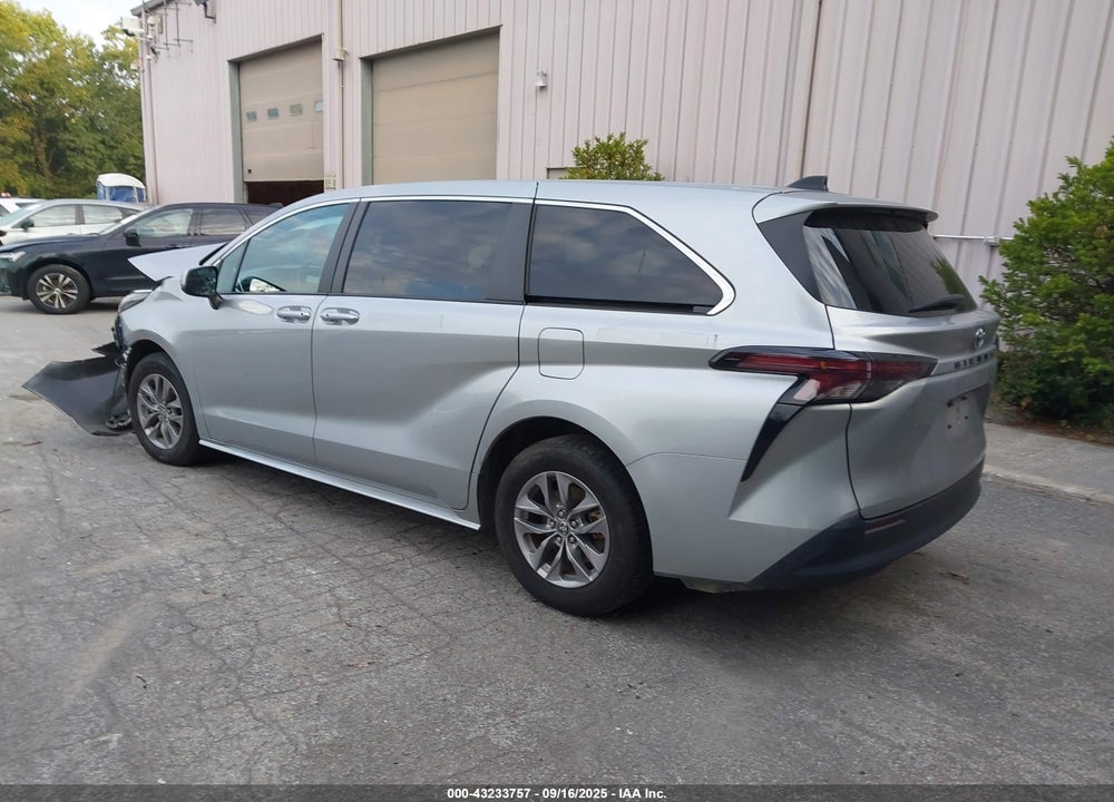 2024 TOYOTA SIENNA VIN: 5TDKRKEC8RS202561