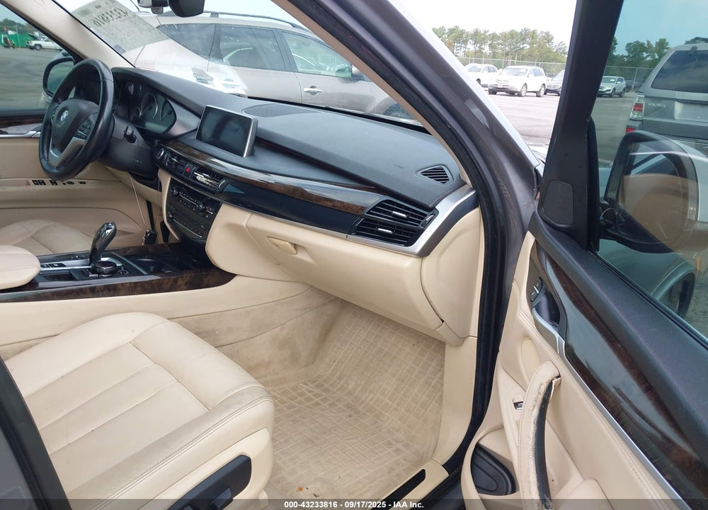 2014 BMW X5 VIN: 5UXKR2C58E0H31320