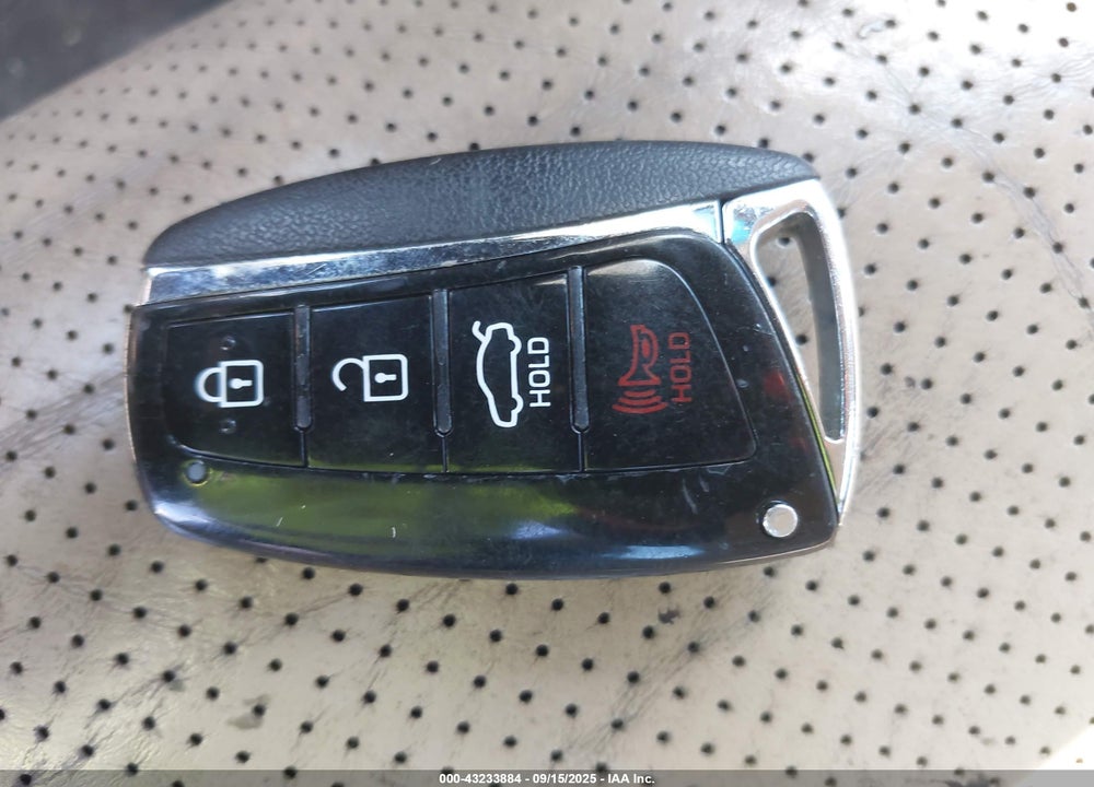 2015 HYUNDAI AZERA VIN: KMHFG4JG7FA476513