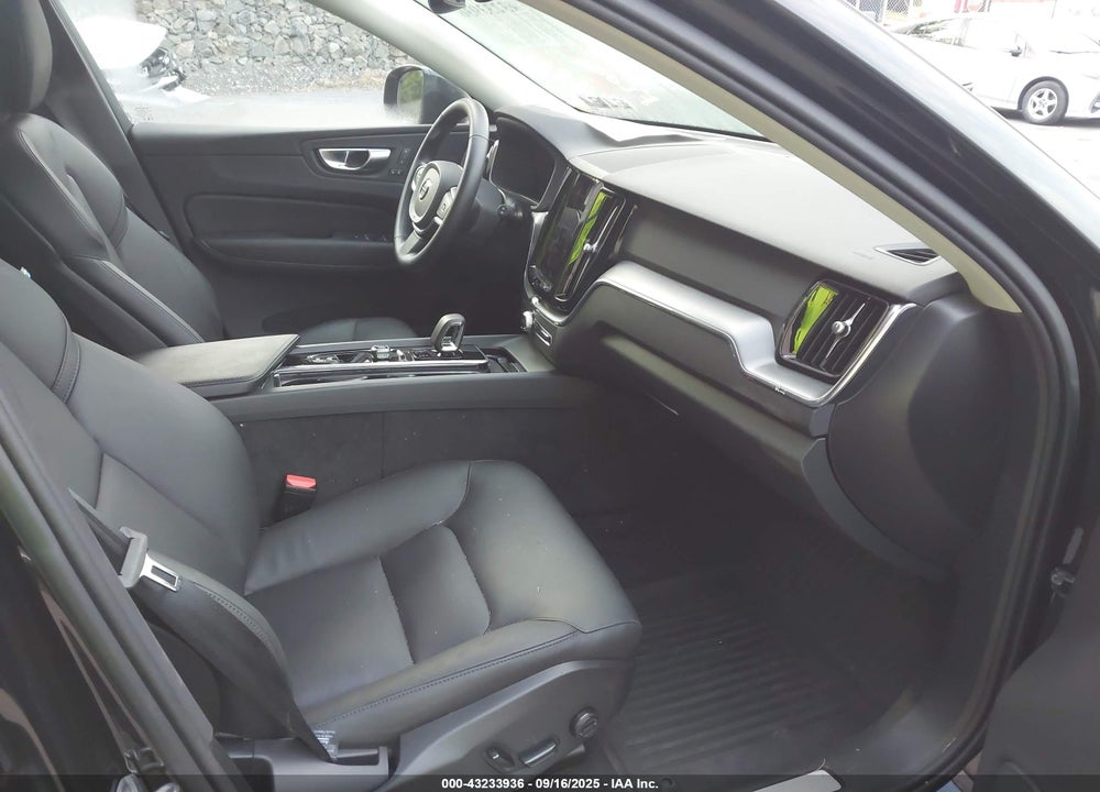 2025 VOLVO XC60 VIN: YV4M12RJ8S1118054