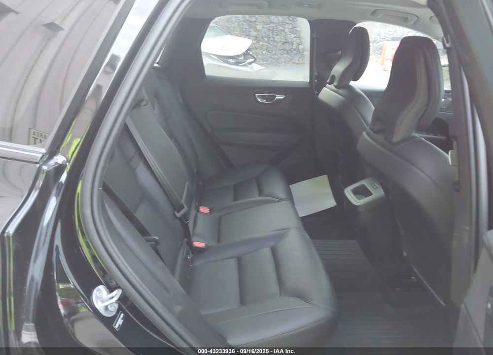 2025 VOLVO XC60 VIN: YV4M12RJ8S1118054