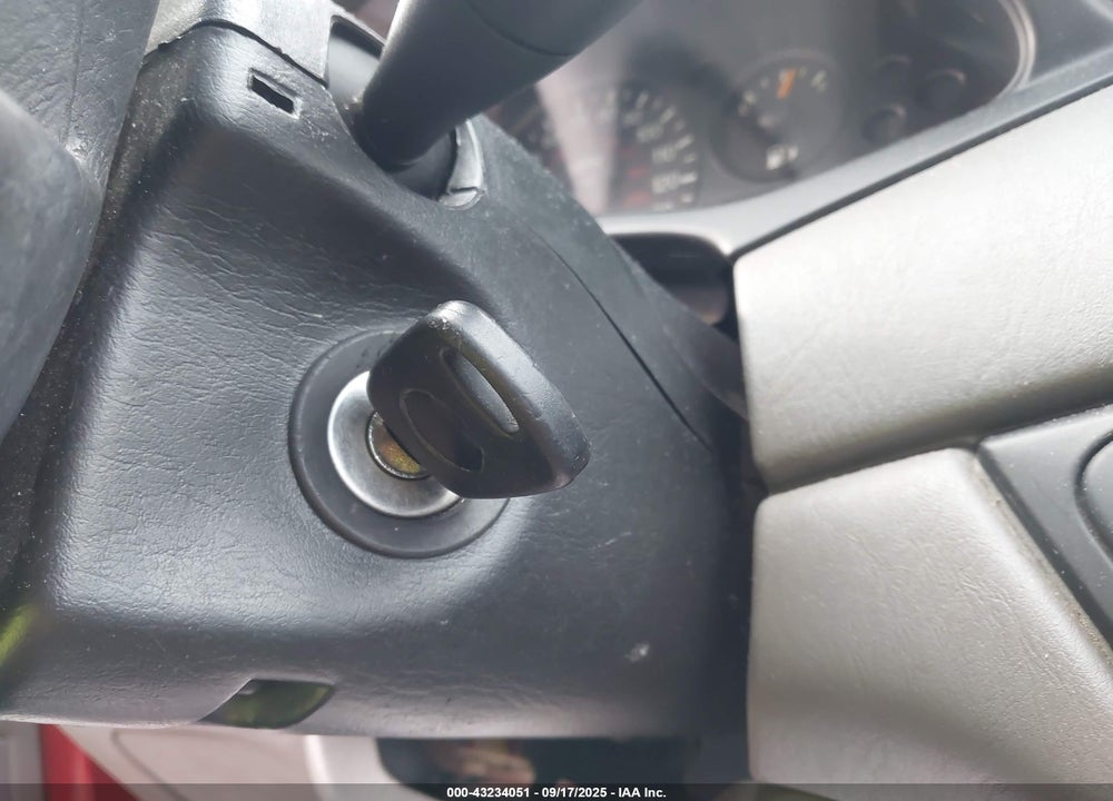 2004 FORD FOCUS LX VIN: 1FAFP33PX4W121241