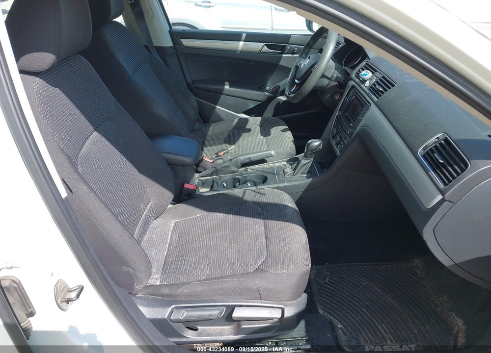 2016 VOLKSWAGEN PASSAT VIN: 1VWAS7A37GC067510