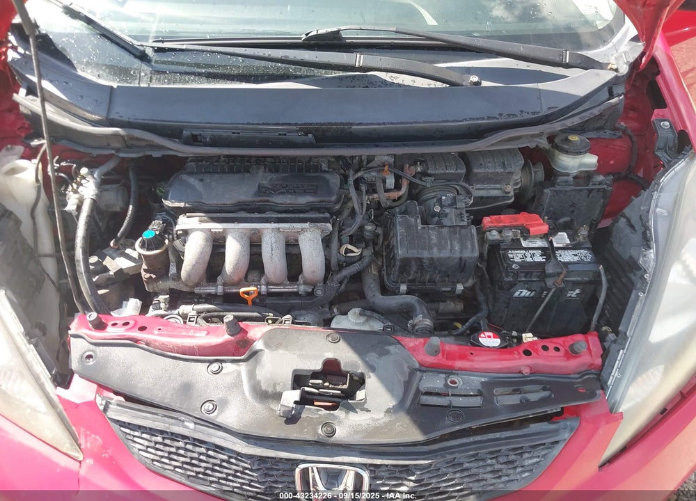 2011 HONDA FIT VIN: JHMGE8H3XBC027106