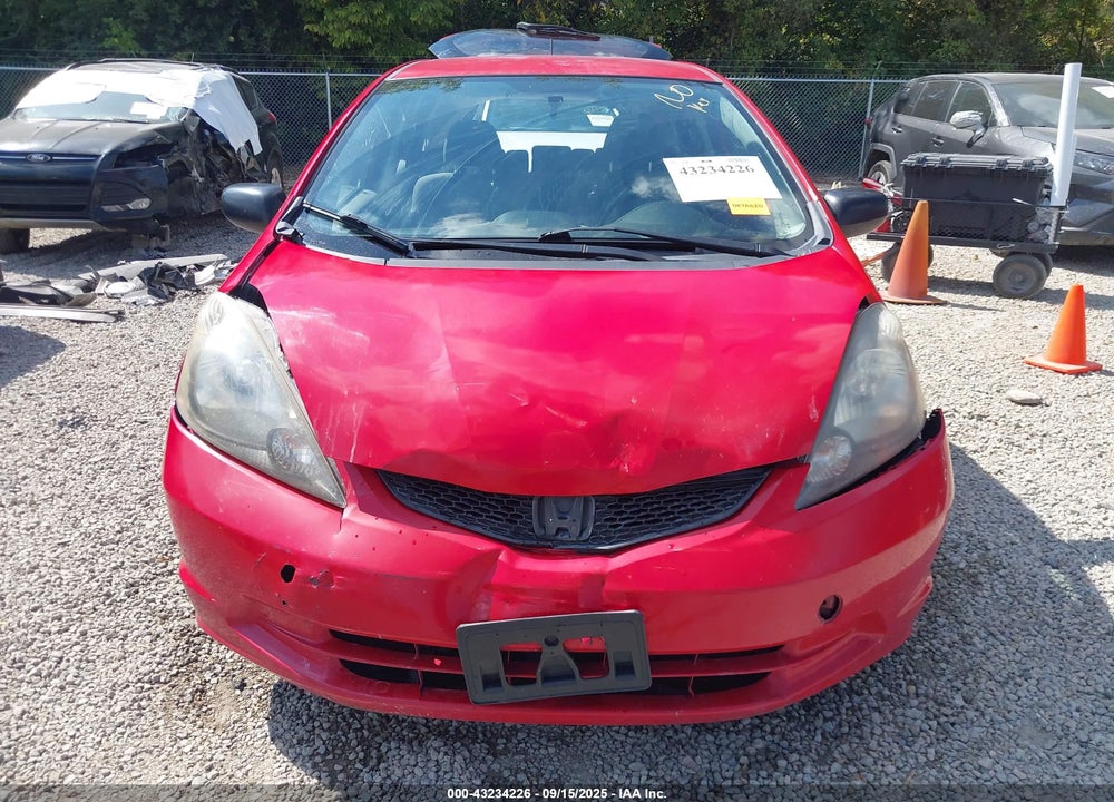 2011 HONDA FIT VIN: JHMGE8H3XBC027106