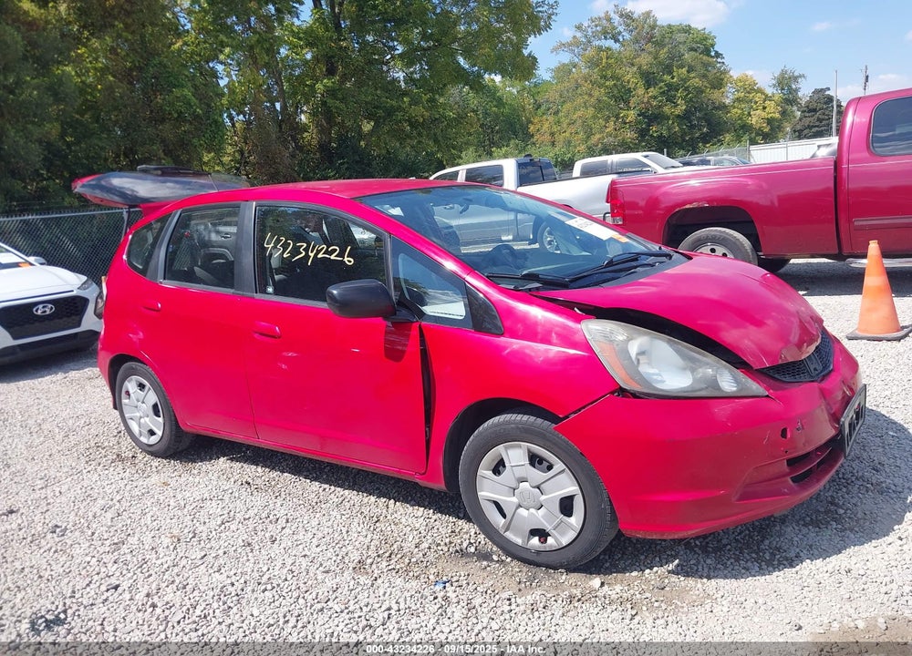 2011 HONDA FIT VIN: JHMGE8H3XBC027106