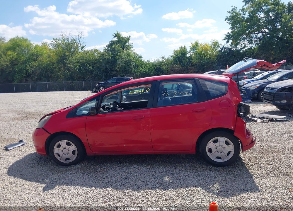 2011 HONDA FIT VIN: JHMGE8H3XBC027106