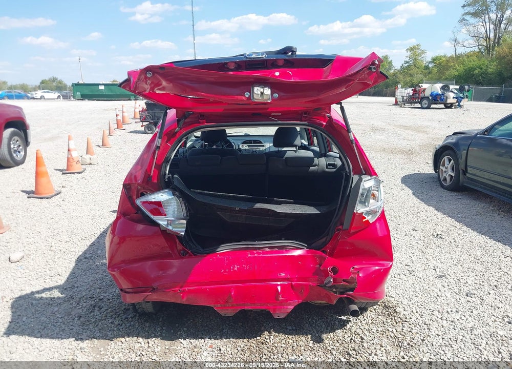 2011 HONDA FIT VIN: JHMGE8H3XBC027106