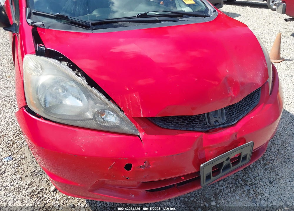 2011 HONDA FIT VIN: JHMGE8H3XBC027106