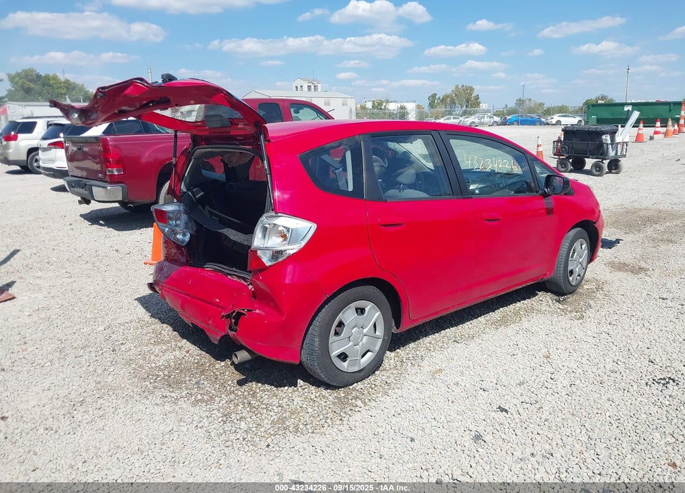 2011 HONDA FIT VIN: JHMGE8H3XBC027106