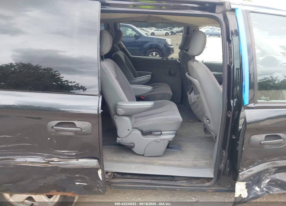 2006 DODGE CARAVAN SXT VIN: 1D4GP45R56B737011