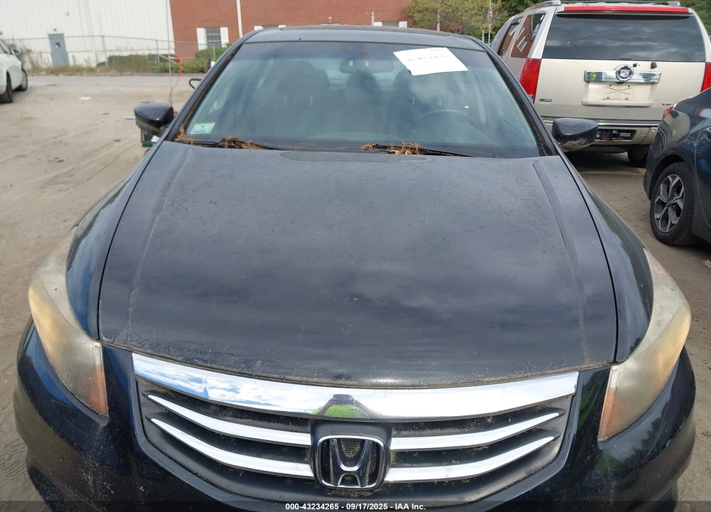 2011 HONDA ACCORD VIN: 1HGCP3F88BA008465