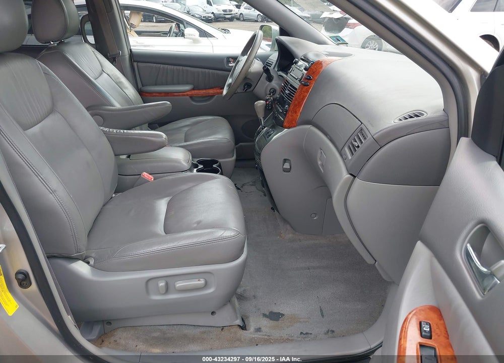 2010 TOYOTA SIENNA XLE VIN: 5TDYK4CC2AS296082