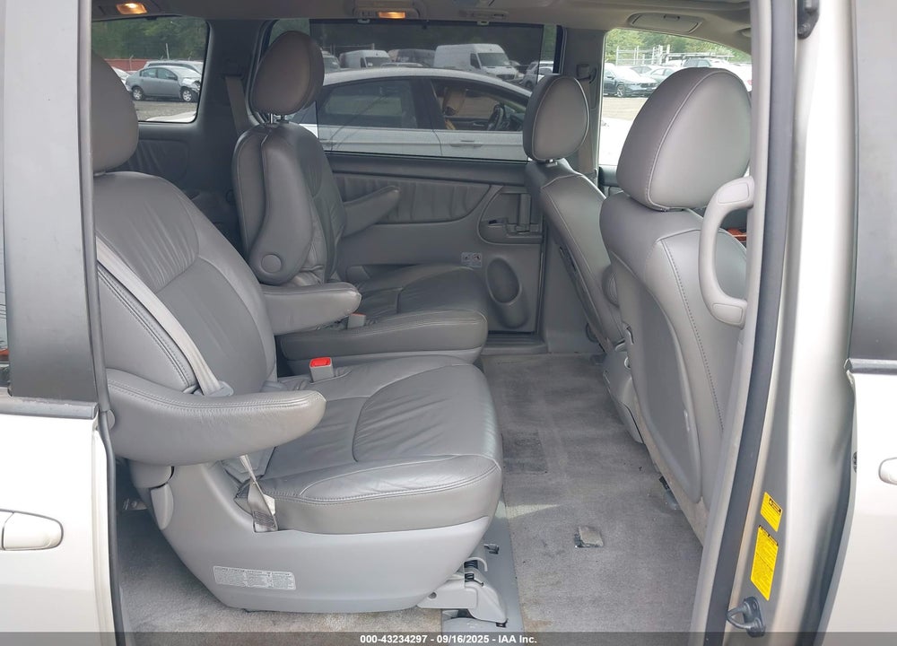 2010 TOYOTA SIENNA XLE VIN: 5TDYK4CC2AS296082