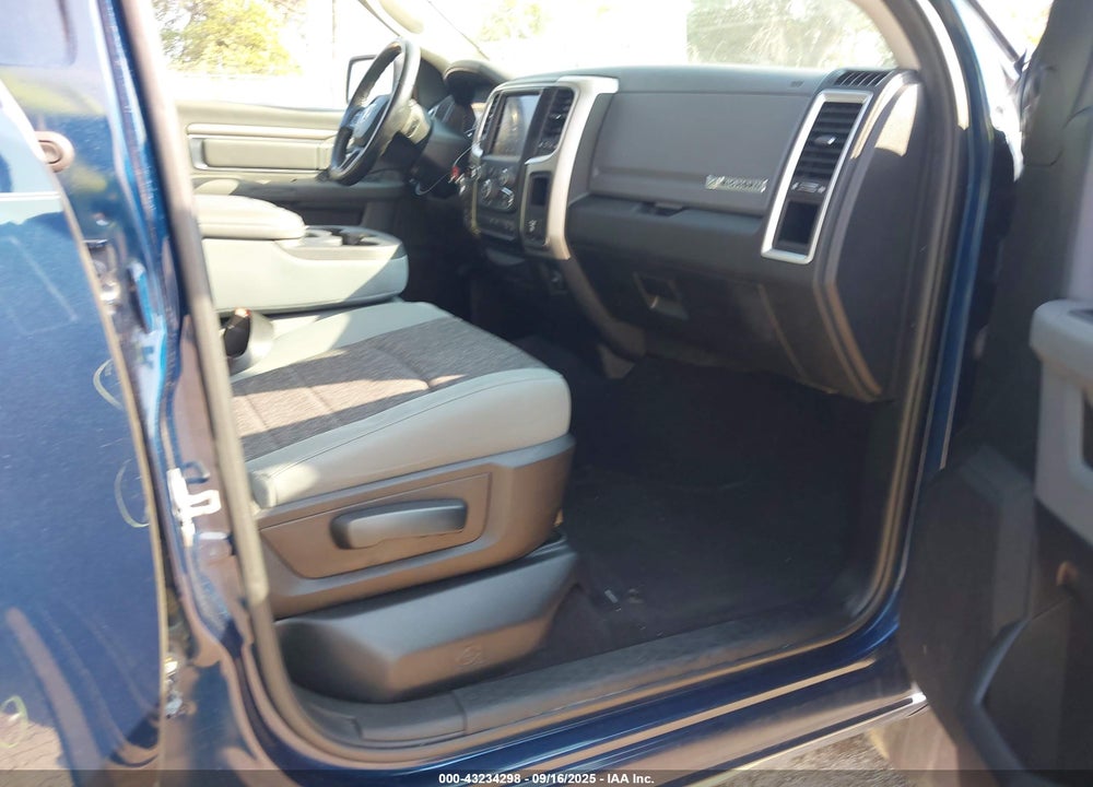 2019 RAM 1500 CLASSIC BIG HORN 4X4 5'7 BOX VIN: 1C6RR7LT1KS689900