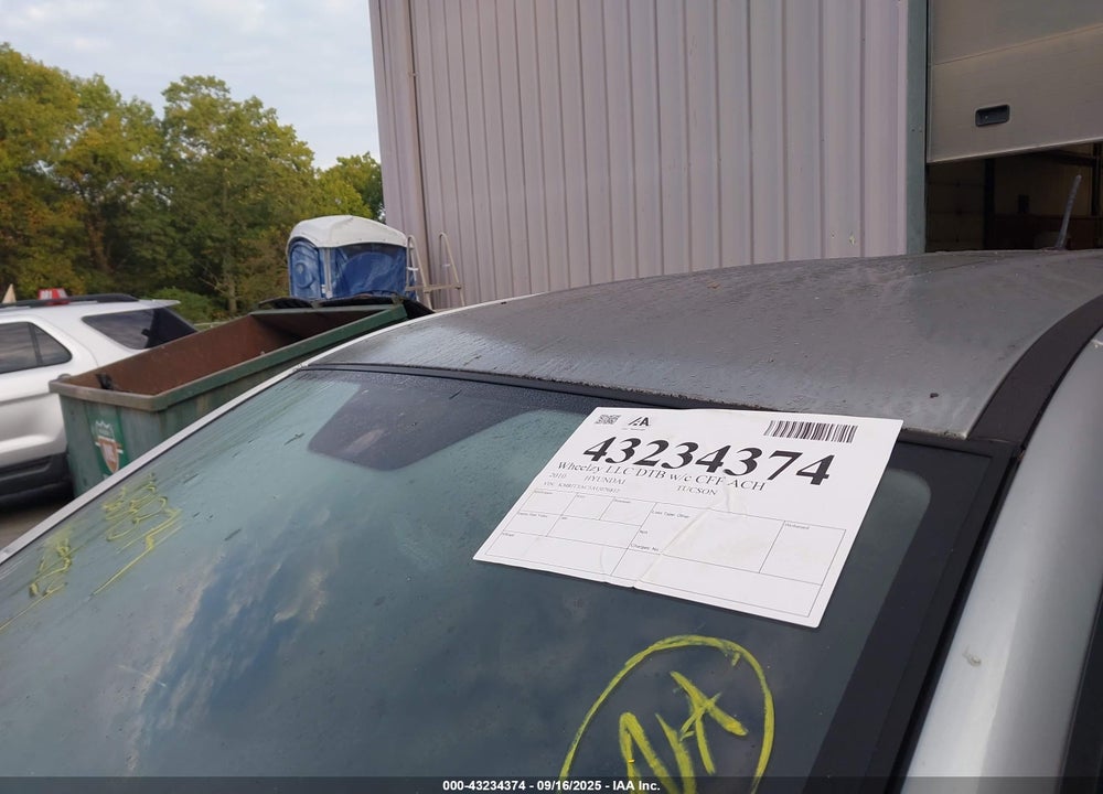 2010 HYUNDAI TUCSON VIN: KM8JT3AC5AU076812
