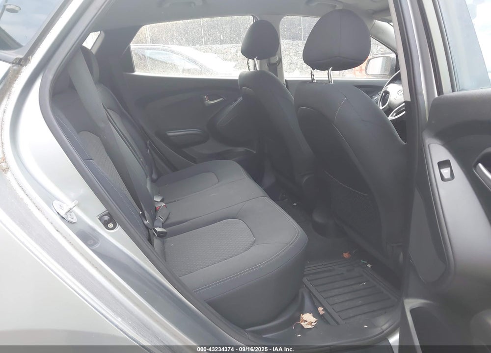 2010 HYUNDAI TUCSON VIN: KM8JT3AC5AU076812