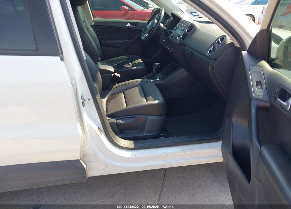2014 VOLKSWAGEN TIGUAN VIN: WVGAV3AX5EW560518