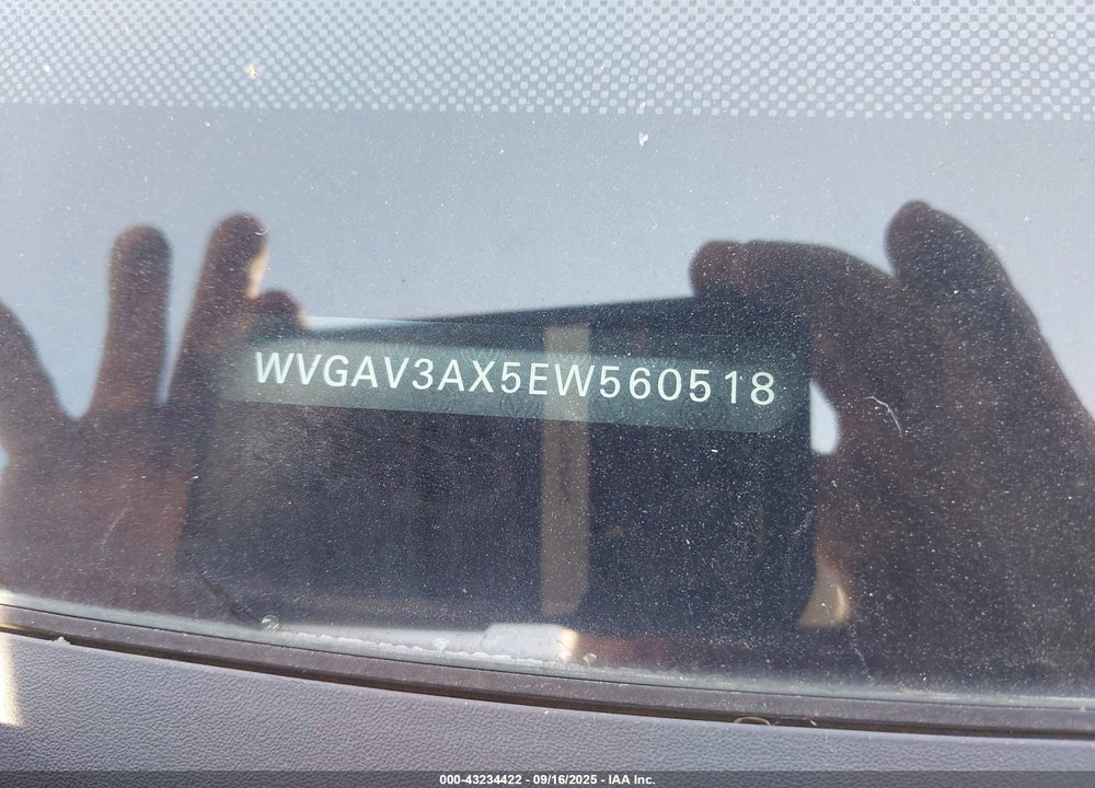 2014 VOLKSWAGEN TIGUAN VIN: WVGAV3AX5EW560518