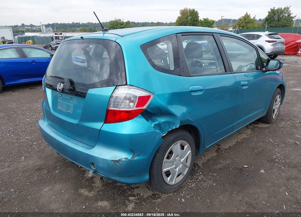 2013 HONDA FIT VIN: JHMGE8H38DC039905