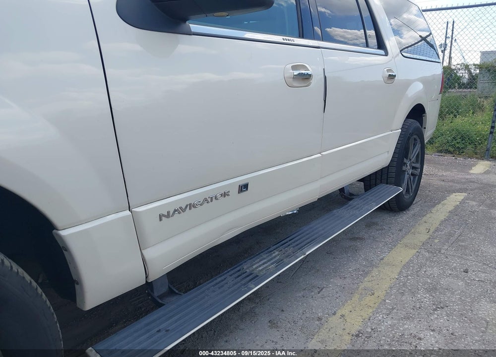 2008 LINCOLN NAVIGATOR L VIN: 5LMFL28558LJ15788