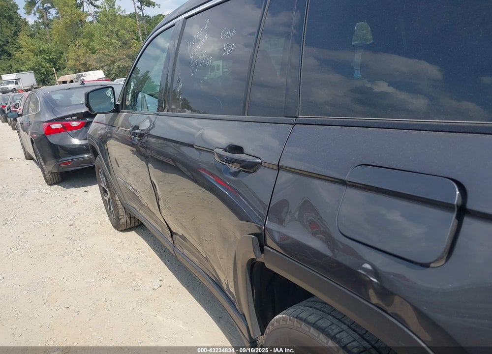 2024 JEEP GRAND CHEROKEE L VIN: 1C4RJKBG3R8602335