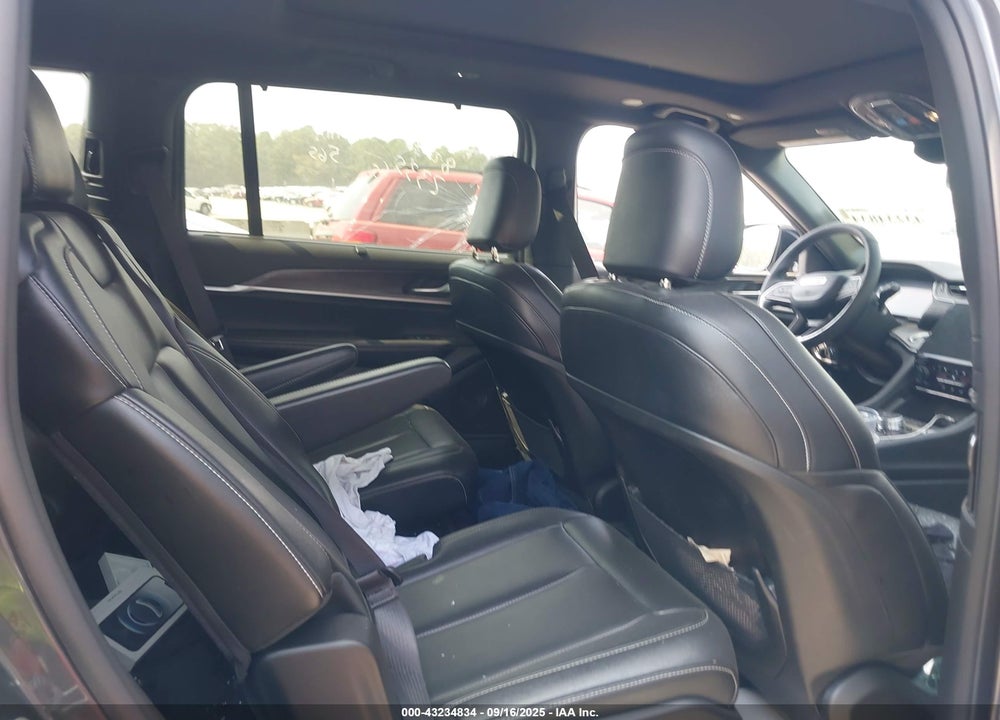 2024 JEEP GRAND CHEROKEE L VIN: 1C4RJKBG3R8602335