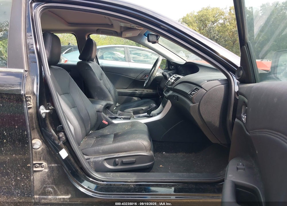 2013 HONDA ACCORD VIN: 1HGCR2F84DA007885