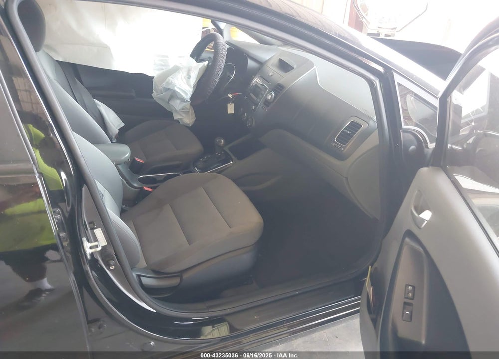 2017 KIA FORTE LX VIN: 3KPFK4A71HE054661