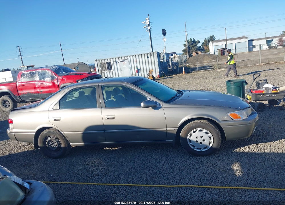 1998 TOYOTA CAMRY LE VIN: JT2BG22K1W0248645