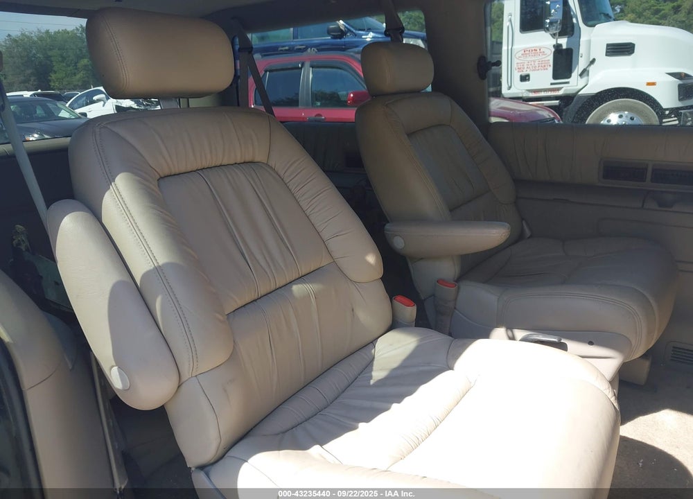 1994 CHRYSLER TOWN & COUNTRY VIN: 1C4GH54L8RX244329
