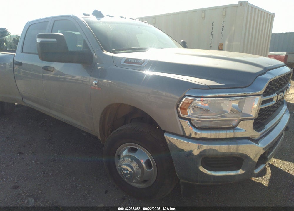2024 RAM 3500 TRADESMAN  4X4 8' BOX VIN: 3C63RRGL4RG362422