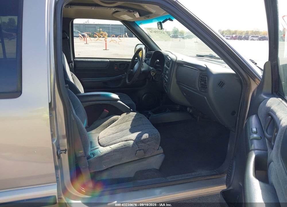 2001 CHEVROLET S-10 LS VIN: 1GCDT13W21K254779