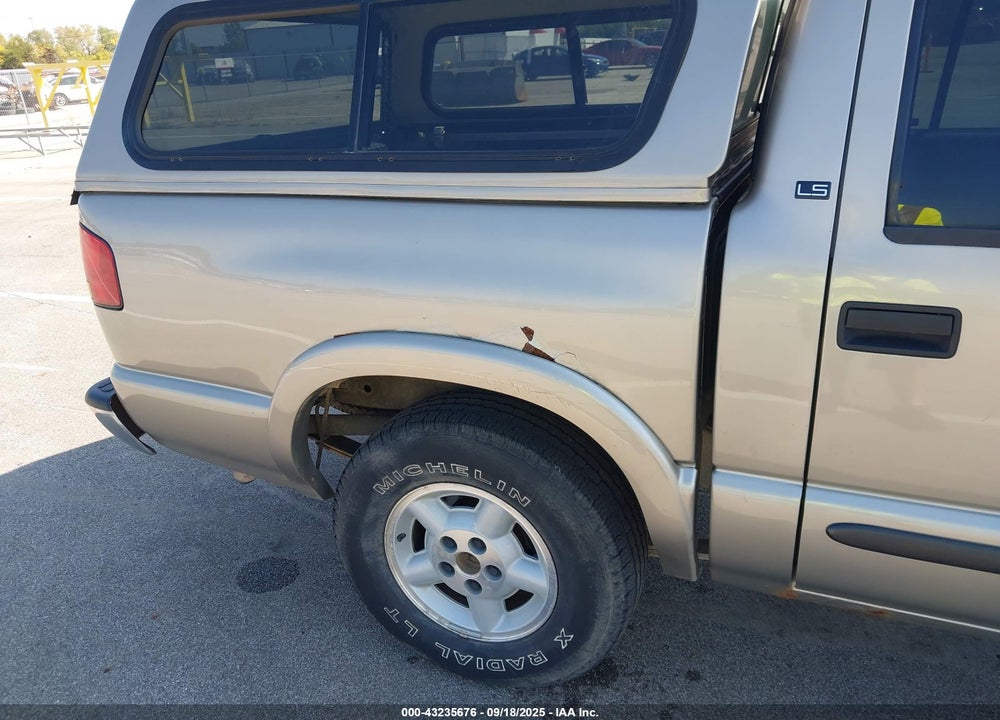 2001 CHEVROLET S-10 LS VIN: 1GCDT13W21K254779
