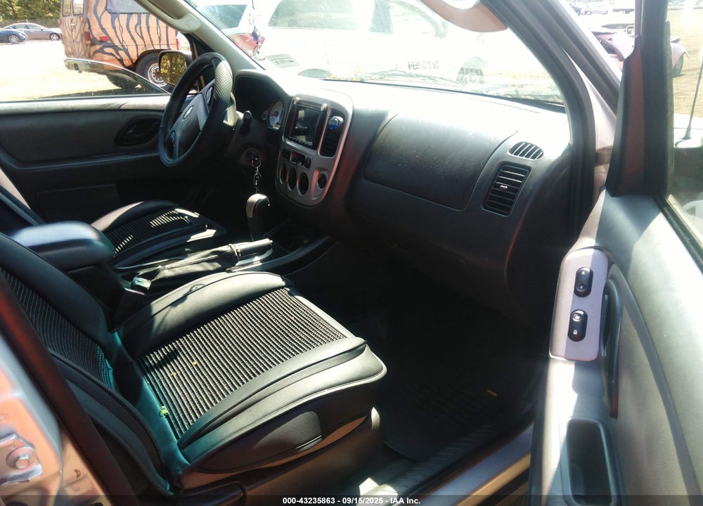 2005 FORD ESCAPE XLT VIN: 1FMYU93115KE30921
