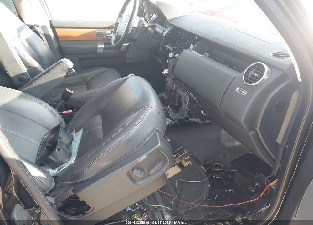 2011 LAND ROVER LR4 VIN: SALAK2D42BA587704