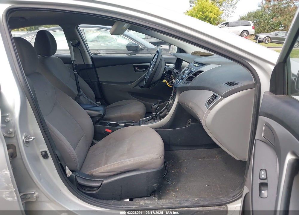 2016 HYUNDAI ELANTRA VIN: 5NPDH4AE5GH663671