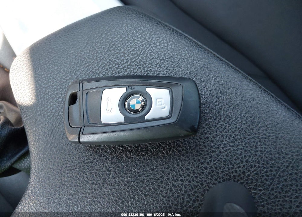 2013 BMW 3 SERIES VIN: WBA3C1G51DNR48568