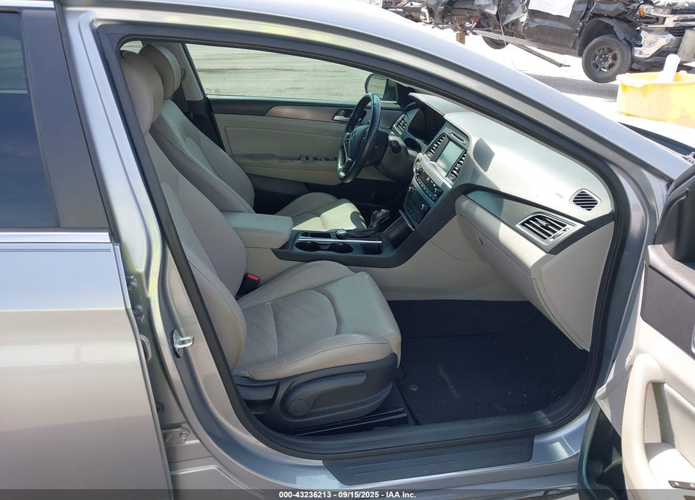 2016 HYUNDAI SONATA VIN: 5NPE34AF7GH305810