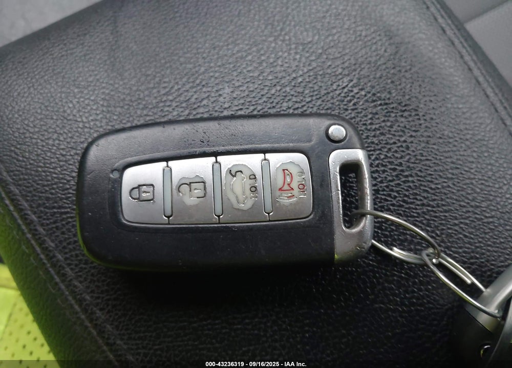 2011 HYUNDAI SONATA VIN: 5NPEC4AC7BH143708