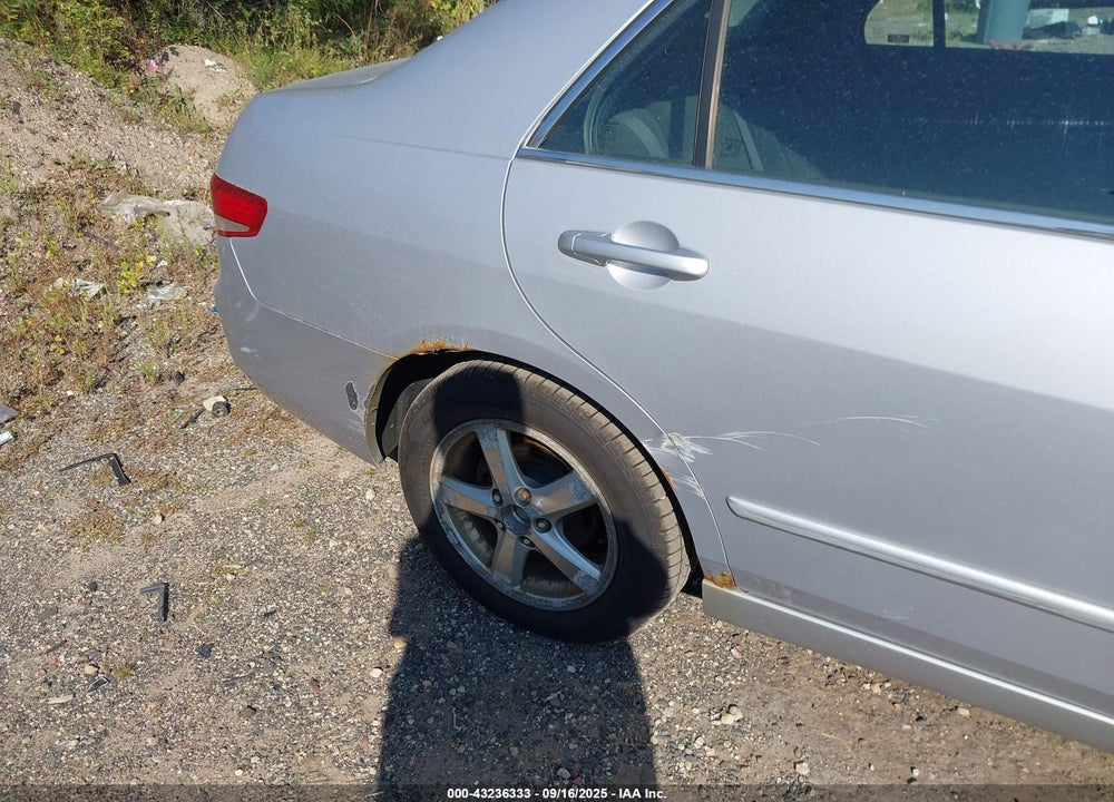 2004 HONDA ACCORD 2.4 EX VIN: 1HGCM56714A113184