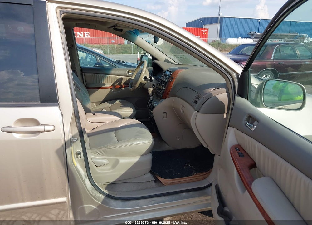 2004 TOYOTA SIENNA XLE VIN: 5TDZA22C84S114242