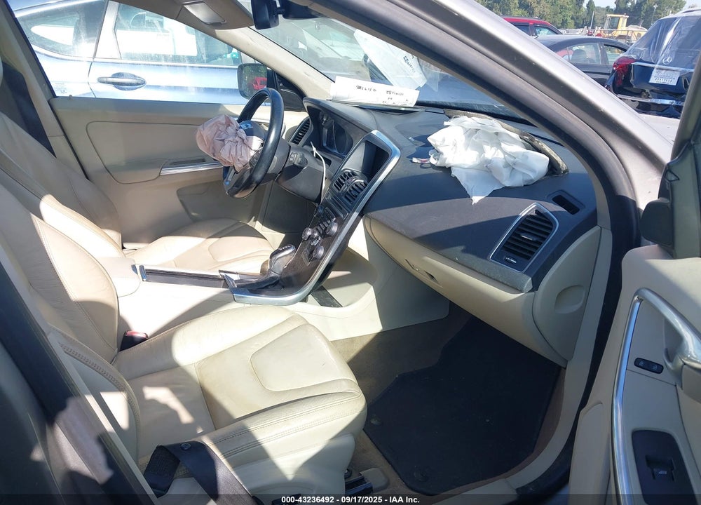 2014 VOLVO XC60 3.2 PLATINUM VIN: YV4952DZ8E2526494