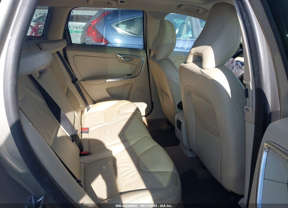 2014 VOLVO XC60 3.2 PLATINUM VIN: YV4952DZ8E2526494
