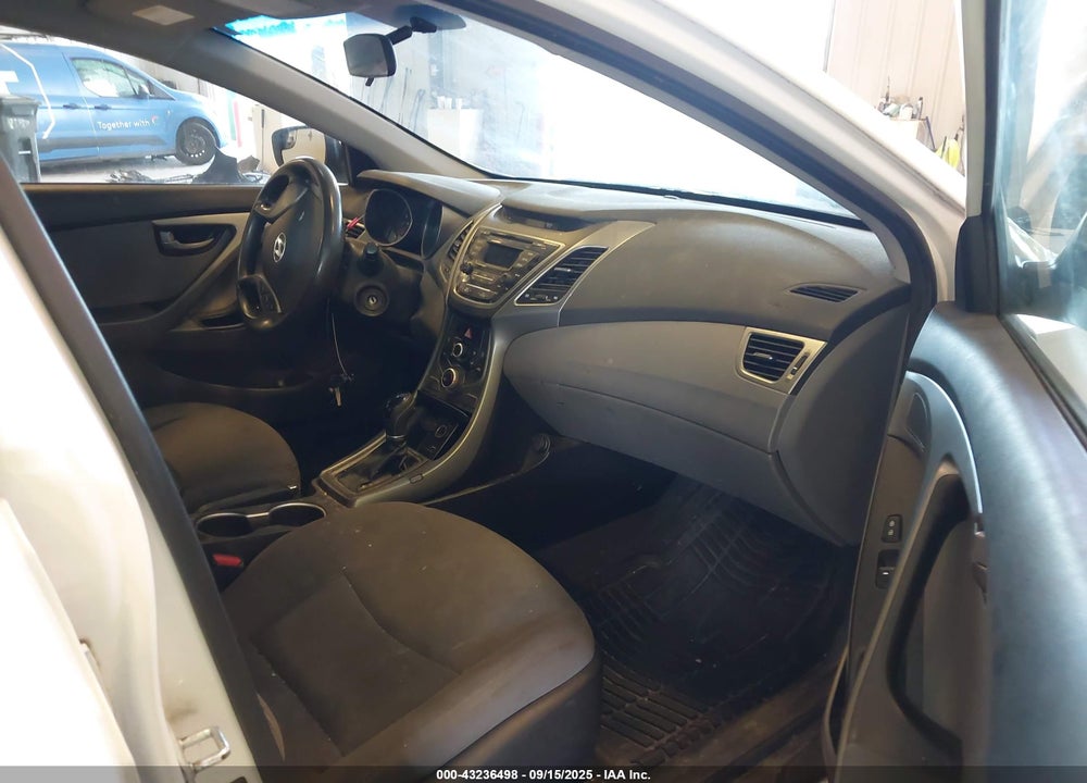 2015 HYUNDAI ELANTRA VIN: 5NPDH4AE9FH557934