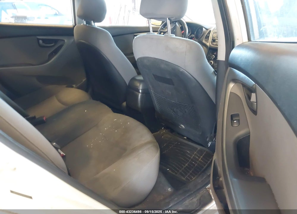 2015 HYUNDAI ELANTRA VIN: 5NPDH4AE9FH557934